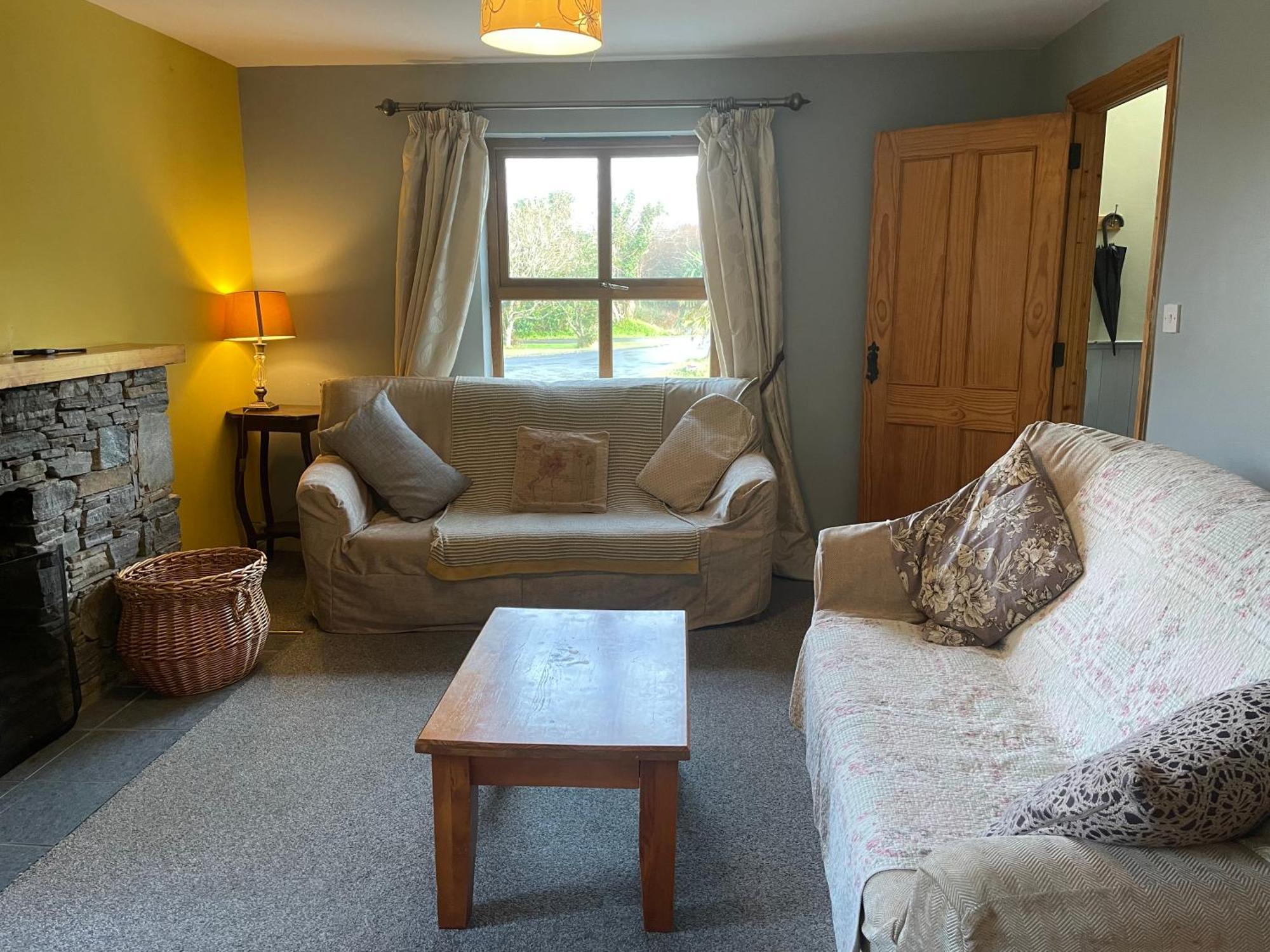 Letterfrack Mountain Farm Cottage On Farm In Village Centre エクステリア 写真